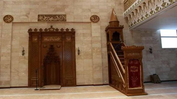 الأنبا نيقولا يكشف قصة المسجد الموجود داخل أسوار دير سانت كاترين