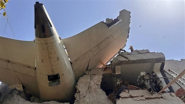 مفاجأة صادمة وراء تحطم الطائرة الهندية بمطار أحمد آباد، والسر مفتاح الوقود (فيديو)