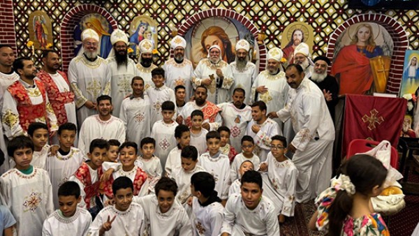 في عيد شفيع الكنيسة.. قداس وزيارة افتقاد لنيافة الأنبا أكليمندس لكنيسة "العذراء والأنبا كاراس" بمدينة الأمل