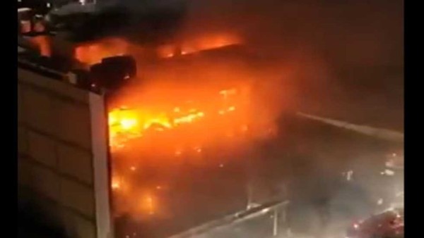 حريق ضخم في مول «هايبر ماركت» بالعراق.. والحداد 3 أيام على أرواح الضحايا (فيديو)