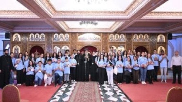 البابا تواضروس يستقبل مجموعة خدام من الكنيسة فى نيوكاسل