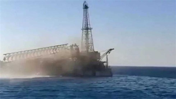 بيان عاجل من وزارة الصحة بشأن غرق بارجة بحرية في خليج السويس