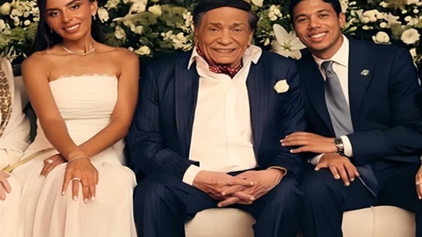 شقيق عادل إمام عن حضوره فرح حفيده: «الصورة حقيقية.. وظهوره كان الرد الأقوى على الشائعات»