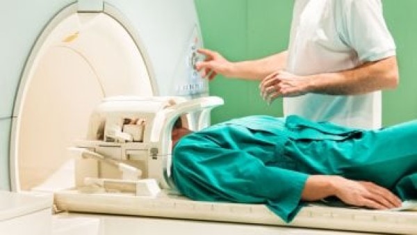 وفاة أمريكى أثناء أشعة بالرنين المغناطيسي بسبب سلسلة.. ما إجراءات السلامة