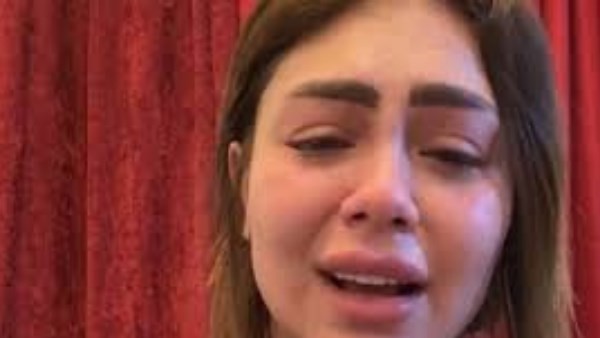 بلوجر في بوكس شرطة.. ترحيل هدير عبد الرازق لمديرية أمن الجيزة بسبب دهس شخص بسيارتها