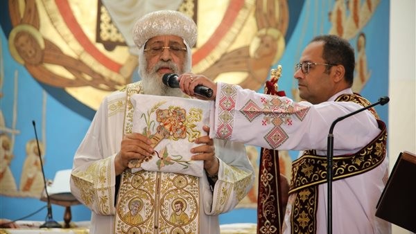 وسط حضور شعبي غفير.. البابا تواضروس يرسم كهنة جدد للقاهرة وكندا
