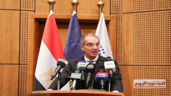 وزير الاتصالات يكشف سبب انتشار النيران بشكل سريع في حريق سنترال رمسيس