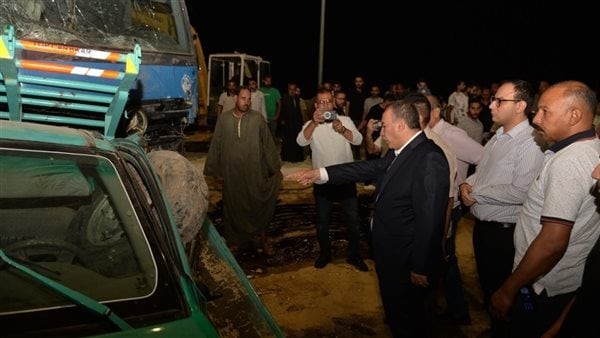 مصرع وإصابة 24 شخصا، محافظ أسيوط يتفقد موقع حادث محور ديروط ويوجه بصرف تعويضات وتوفير الرعاية للمصابين (صور)