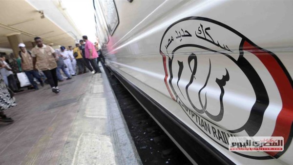 «القطار مفيهوش مياه».. السكة الحديد تُنهي خدمة مشرف قطار ورئيس وردية خدمات بسبب الإهمال
