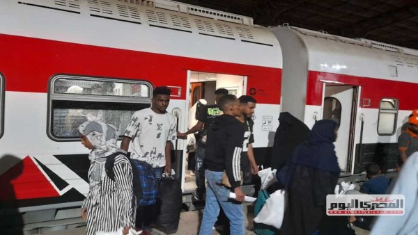 السكة الحديد تستعد لتشغيل القطار الثاني لنقل السودانيين إلى أسوان تمهيدًا لعودتهم إلى بلادهم (تفاصيل)