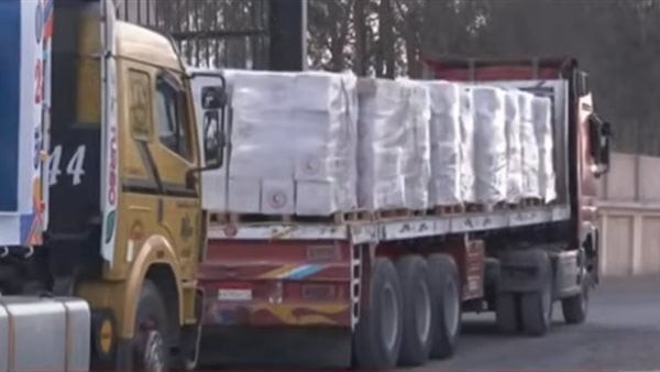 بث مباشر، لحظة دخول شاحنات المساعدات المصرية إلى قطاع غزة