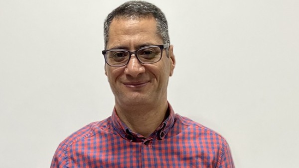 إسحق إبراهيم: الترحم لا يغيّر مصير المتوفى.. وبعض الأنطاع والأوباش يفرضون آرائهم بالتطفل والاقتحام