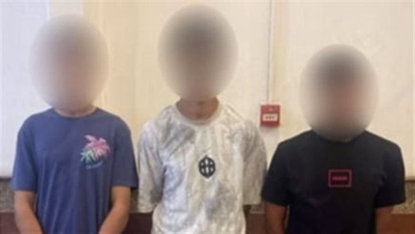 جنون التريند يدفع 3 شباب للاعتداء على فتاة في الشارع بالإسكندرية