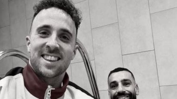 السيلفى الأخير بين محمد صلاح وجوتا في ليفربول