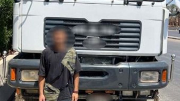 عفاريت الأسفلت.. القبض على سائقي 3 سيارات نقل ثقيل عرضوا حياة المواطنين للخطر بأكتوبر| فيديو