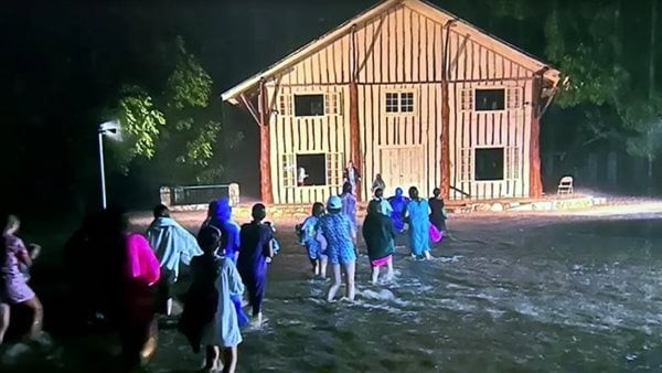 كارثة في أمريكا.. فيضانات تكساس تقتل 25 شخصًا.. عشرات المفقودين منهم أطفال.. 15 مقاطعة منكوبة وحكايات من قلب المأساة.. والأجهزة تفشل في رصد الدمار