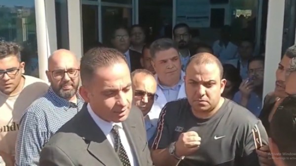 نائب وزير الصحة يتفقد مستشفى الباجور للاطمئنان على مصابى حادث الطريق الإقليمى