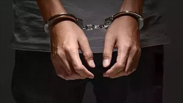 ضربها بالقلم، القبض على شاب اعتدى على سيدة بمحطة مترو السادات