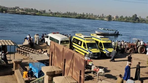 الصور الأولى من موقع غرق سيارة فى نيل قنا.. بداخلها شخصان وعدد من رءوس الماشية