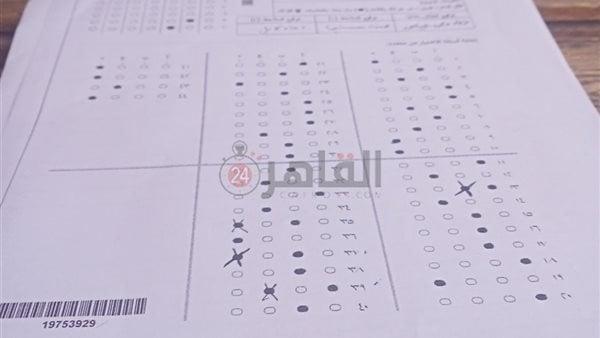 لقى الإجابات متغيرة وملعوب فيها.. طالب يفجر مفاجأة بشأن التلاعب في أوراقه بالثانوية العامة | فيديو وصور