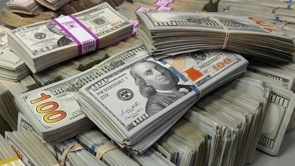 سعر صرف الدولار في البنوك المصرية ببداية تعاملات الإثنين