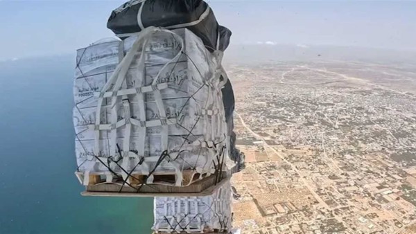 الإمارات تنفذ الإنزال الجوي الـ 70 للمساعدات في قطاع غزة