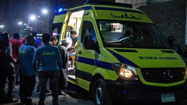 سائق سيارة نقل ينهي حياة سيدة ويصيب محاميا وابنته أثناء فراره من الأهالي في الهرم