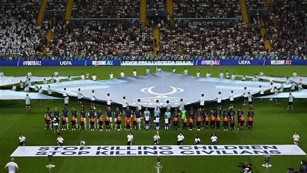 سابقة تاريخية، أطفال فلسطين يسلمون ميداليات كأس السوبر الأوروبي