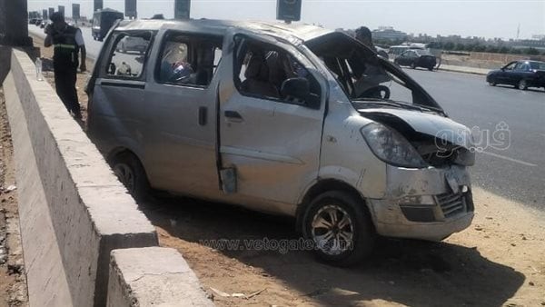 إصابة 9 موظفين بوزارة العدل في حادث تصادم على طريق السويس (صور)