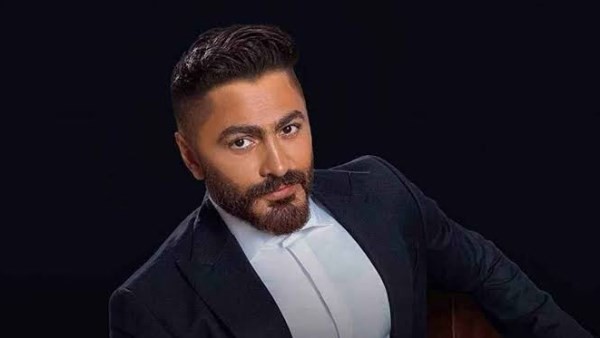 تامر حسني يوجه رسالة للمسئولين بعد حادث طريق مطروح