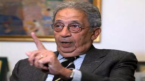 "مبارك حسمها".. عمرو موسى يكشف كواليس شجار "القادة العرب" بعد احتلال الكويت
