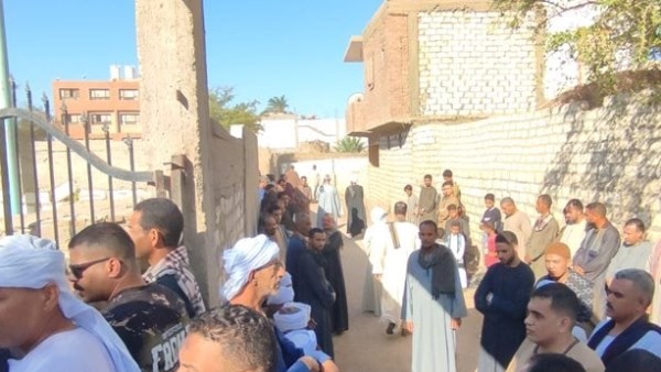 جنازة مهيبة لـ"عمار" شهيد الشهامة بطهطا بعد مقتله دفاعًا عن محل والده في بورسعيد
