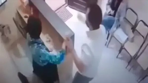 أول تعليق من المدرس صاحب فيديو إهانة السكرتيرة بـ"سنتر" دروس خصوصية بسوهاج