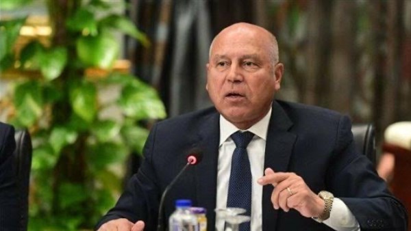 أحمد موسى: كامل الوزير بيشتغل بالـ20 ساعة دون راحة ولا إجازات والفشلة يهاجمونه