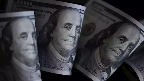 تراجع في 5 بنوك.. سعر الدولار اليوم ببداية تعاملات الأحد