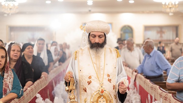 الأنبا مينا يترأس قداس عيد تكريس أول كنيسة باسم الشهيد أبي سيفين بعبد القادر بحري