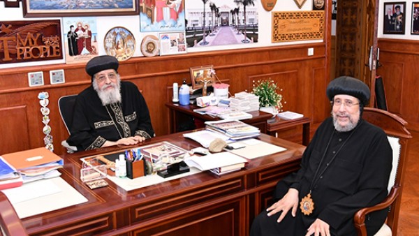 البابا تواضروس يلتقي الأنبا أنجيلوس والأنبا إرميا والأنبا أولوجيوس بالمقر البابوي