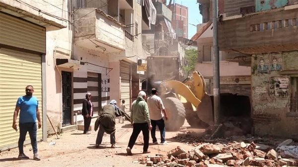انهيار جزئي لعقار بعين شمس وسيارات الإطفاء والإسعاف تهرع إلى المكان
