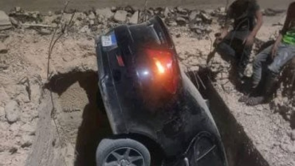 فيديو يوثق الحادث.. تفاصيل سقوط سيارة داخل حفرة ضخمة بحدائق أكتوبر