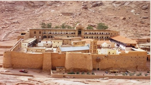 أزمة داخلية غير مسبوقة في دير القديسة كاترين بجبل سيناء بين رئيس الدير المطران داميانوس وبعض الرهبان