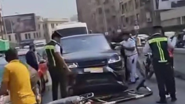 الشرطة المصرية توقف سائقًا كويتيًا مخمورًا بعد تسببه في حادث مروري على كوبري 6 أكتوبر