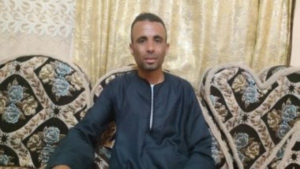 سائق توك توك بالأقصر يعيد حقيبة بداخلها شبكة عروسة: "ربنا يغنينا بالحلال"