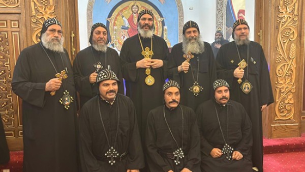 لأول مرة منذ الاعتراف الرسمي بالدير.. رهبنة ثلاثة رهبان جدد بدير البهنسا
