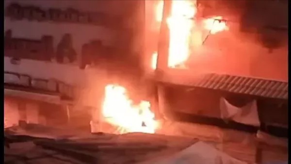 ارتفاع مصابي حريق محلات شبرا الخيمة إلى 4 أشخاص (فيديو)