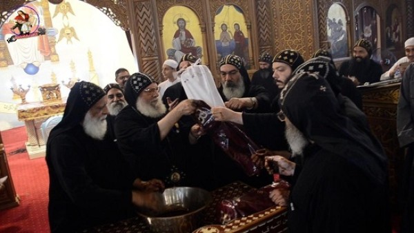 دير "الأنبا بيشوي" بوادي النطرون يتسلم جزءًا من رفات الشهيدين أغابوس والأنبا صرابامون