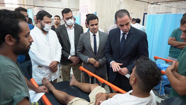 نائب وزير الصحة يزور مستشفى الضبعة لمتابعة مصابي حادث الإسكندرية–مطروح