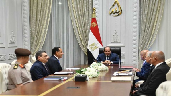 السيسي يوجه بإنشاء مصانع جديدة ومواصلة تطوير الموانئ وصيانة الطرق