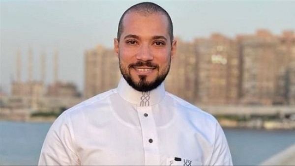 "حكمت" تنتقد عبد الله رشدي بعد تدوينته عن الحلق : ما وظيفة الداعية المنتشرة في مصر ! .. لا يوجد"كفار" الآن ليدعوهم الدعاة !