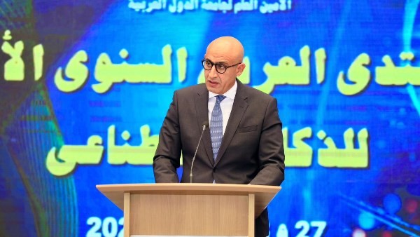 دمج مناهج الذكاء الاصطناعي في بعض الصفوف اعتبارًا من العام الدراسي القادم
