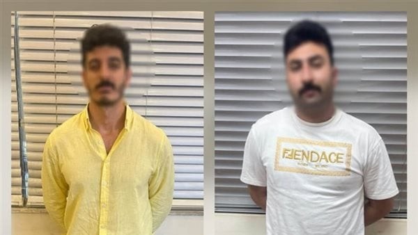 الداخلية تكشف تفاصيل القبض على البلوجر شاكر ومدير أعماله، بحوزته مخدرات وسلاح